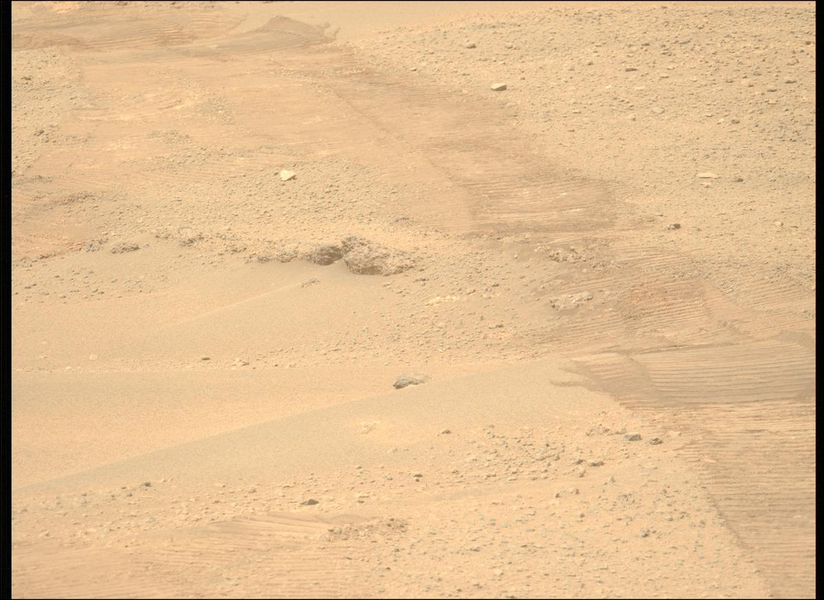 This image was taken by MCZ_LEFT onboard NASA's Mars rover Perseverance on Sol 646