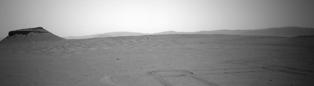 This image was taken by NAVCAM_LEFT onboard NASA's Mars rover Perseverance on Sol 662