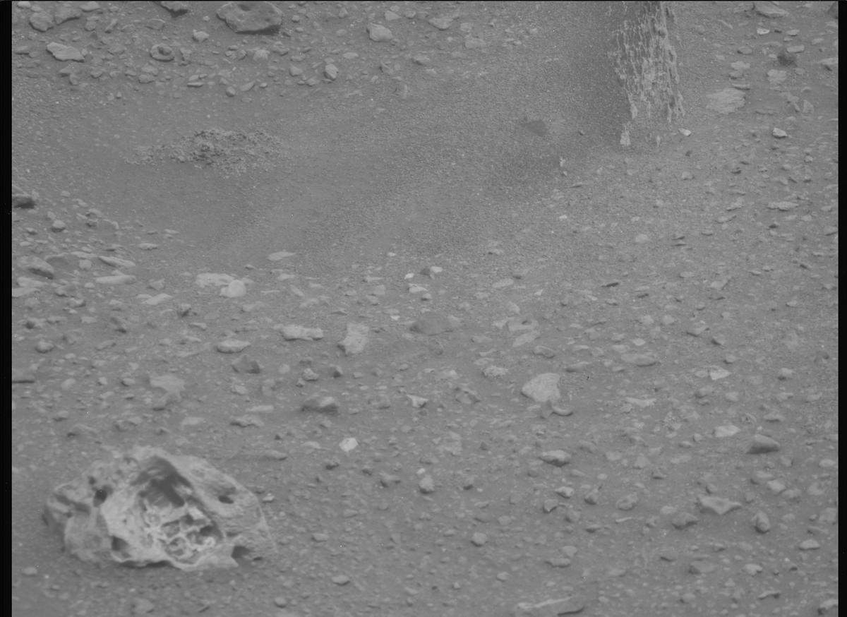 This image was taken by MCZ_RIGHT onboard NASA's Mars rover Perseverance on Sol 662