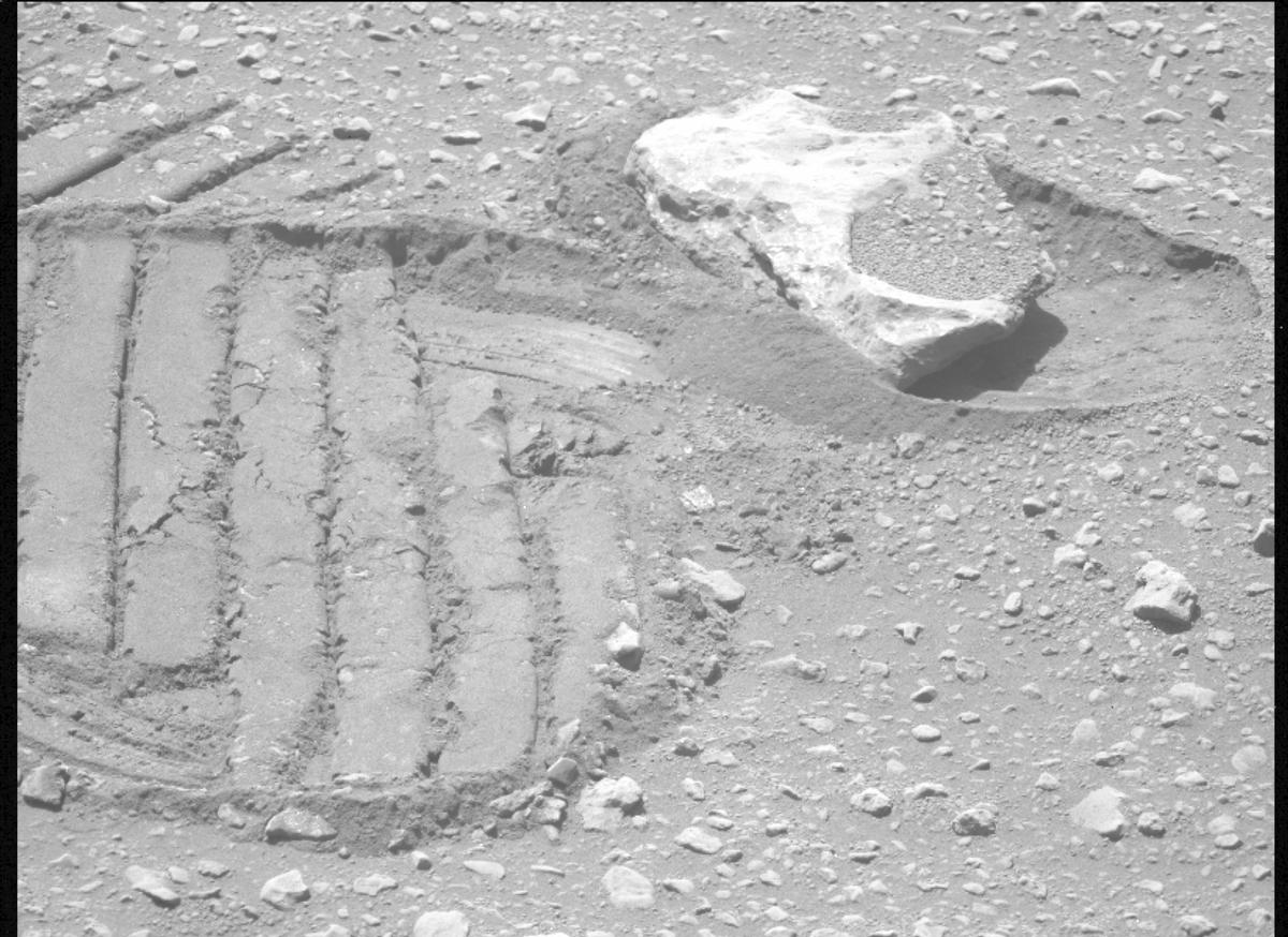 This image was taken by MCZ_LEFT onboard NASA's Mars rover Perseverance on Sol 663
