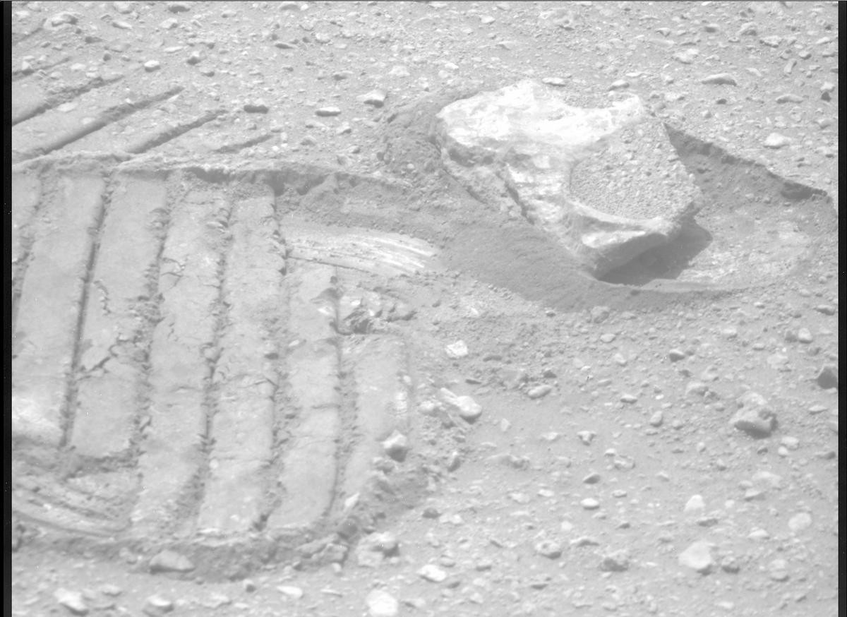 This image was taken by MCZ_RIGHT onboard NASA's Mars rover Perseverance on Sol 663