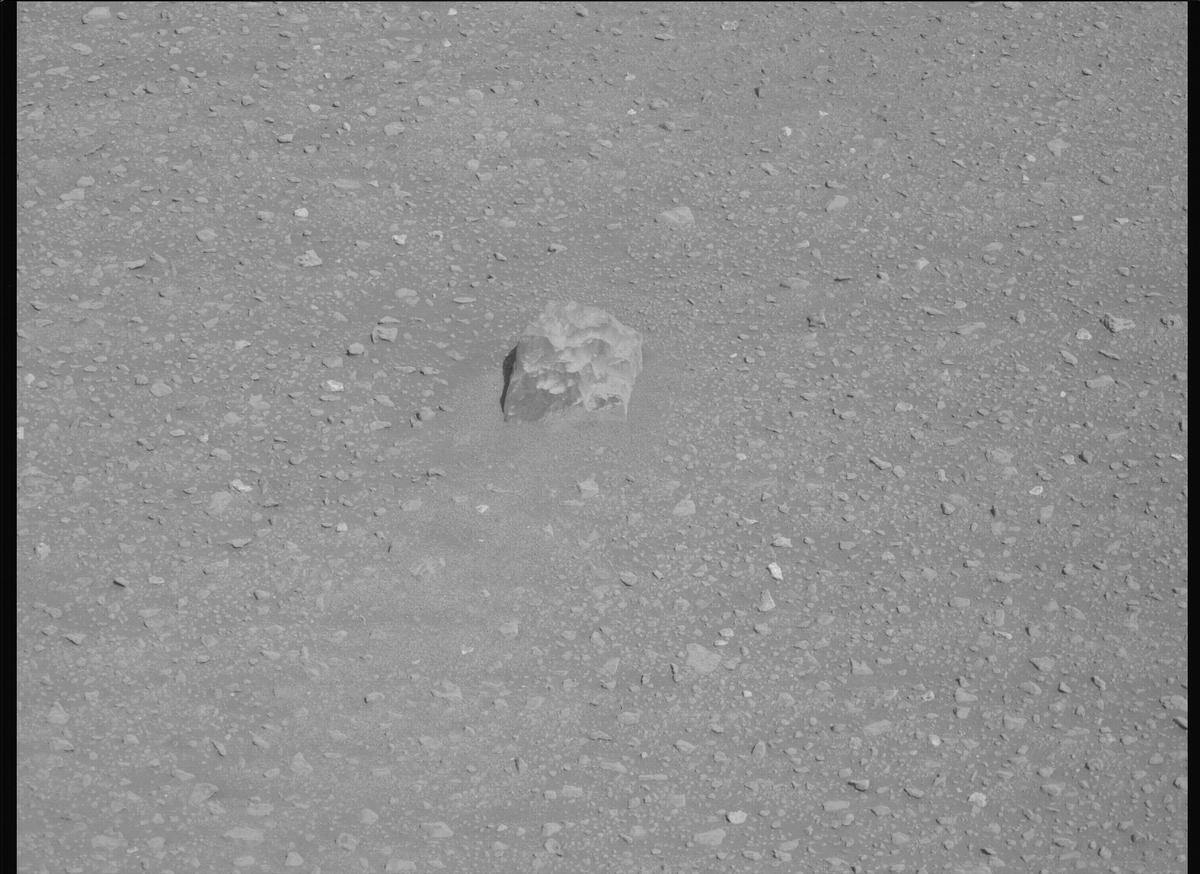 This image was taken by MCZ_LEFT onboard NASA's Mars rover Perseverance on Sol 670