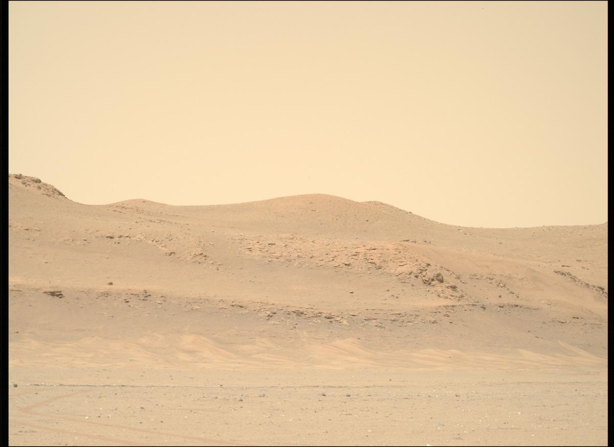 This image was taken by MCZ_RIGHT onboard NASA's Mars rover Perseverance on Sol 670