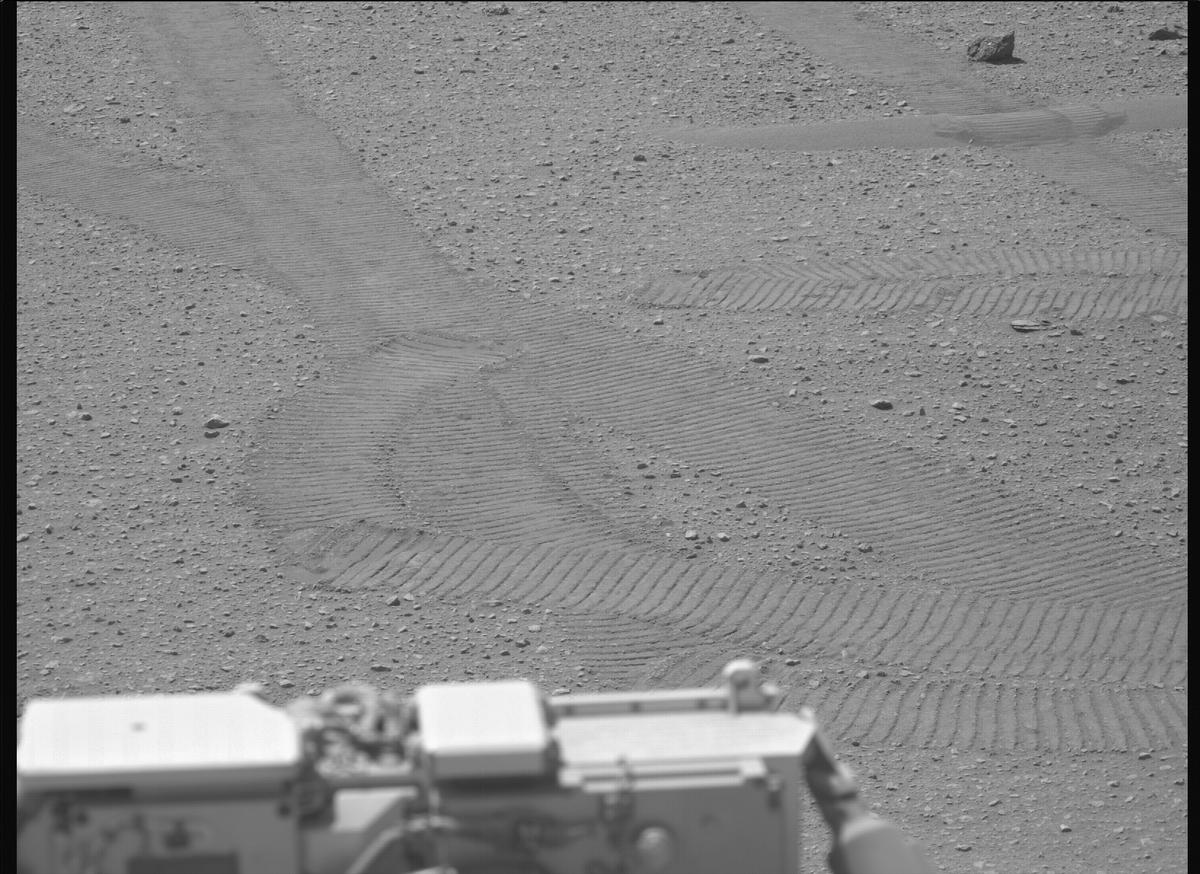 This image was taken by MCZ_RIGHT onboard NASA's Mars rover Perseverance on Sol 670