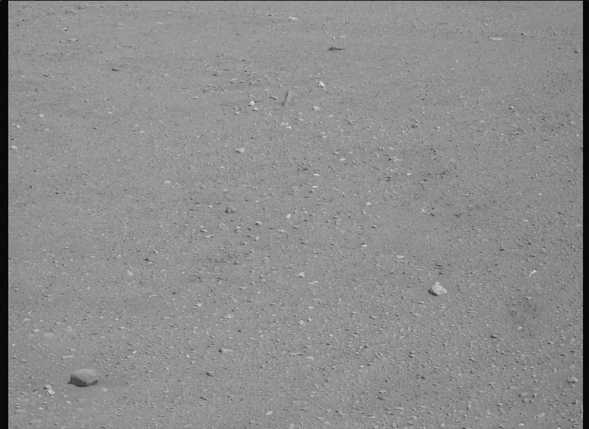 This image was taken by MCZ_RIGHT onboard NASA's Mars rover Perseverance on Sol 670