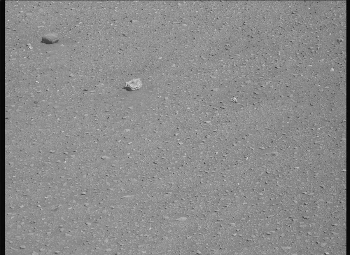 This image was taken by MCZ_RIGHT onboard NASA's Mars rover Perseverance on Sol 670