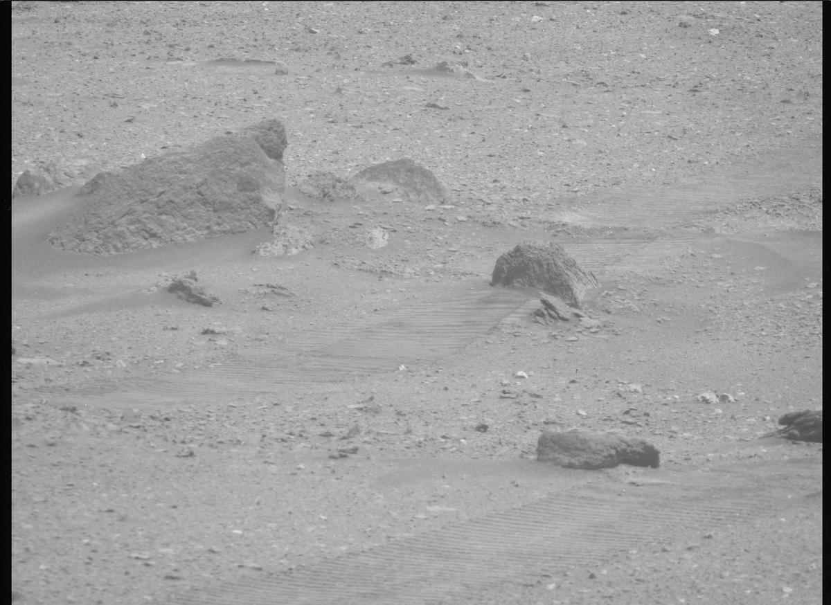 This image was taken by MCZ_RIGHT onboard NASA's Mars rover Perseverance on Sol 670