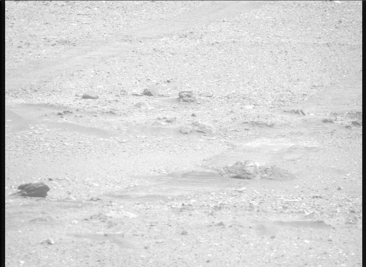 This image was taken by MCZ_RIGHT onboard NASA's Mars rover Perseverance on Sol 670