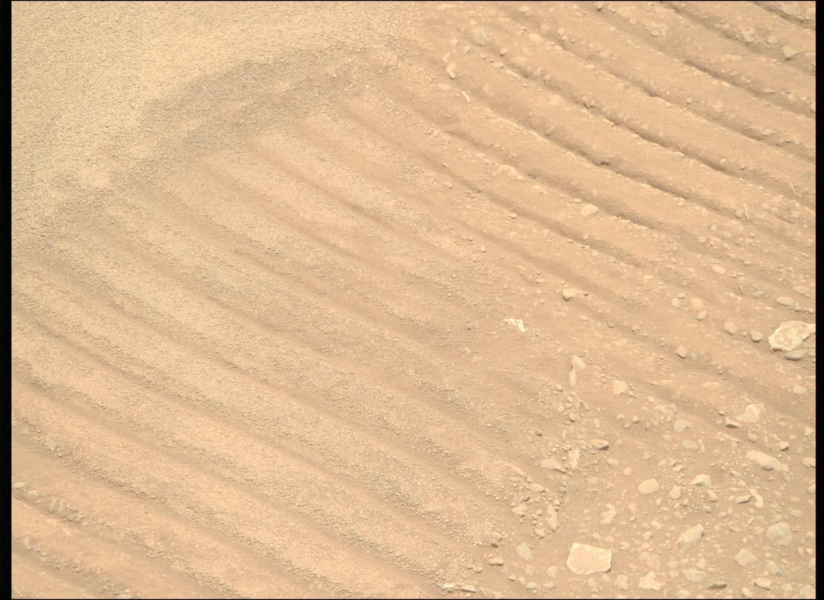 This image was taken by MCZ_RIGHT onboard NASA's Mars rover Perseverance on Sol 672