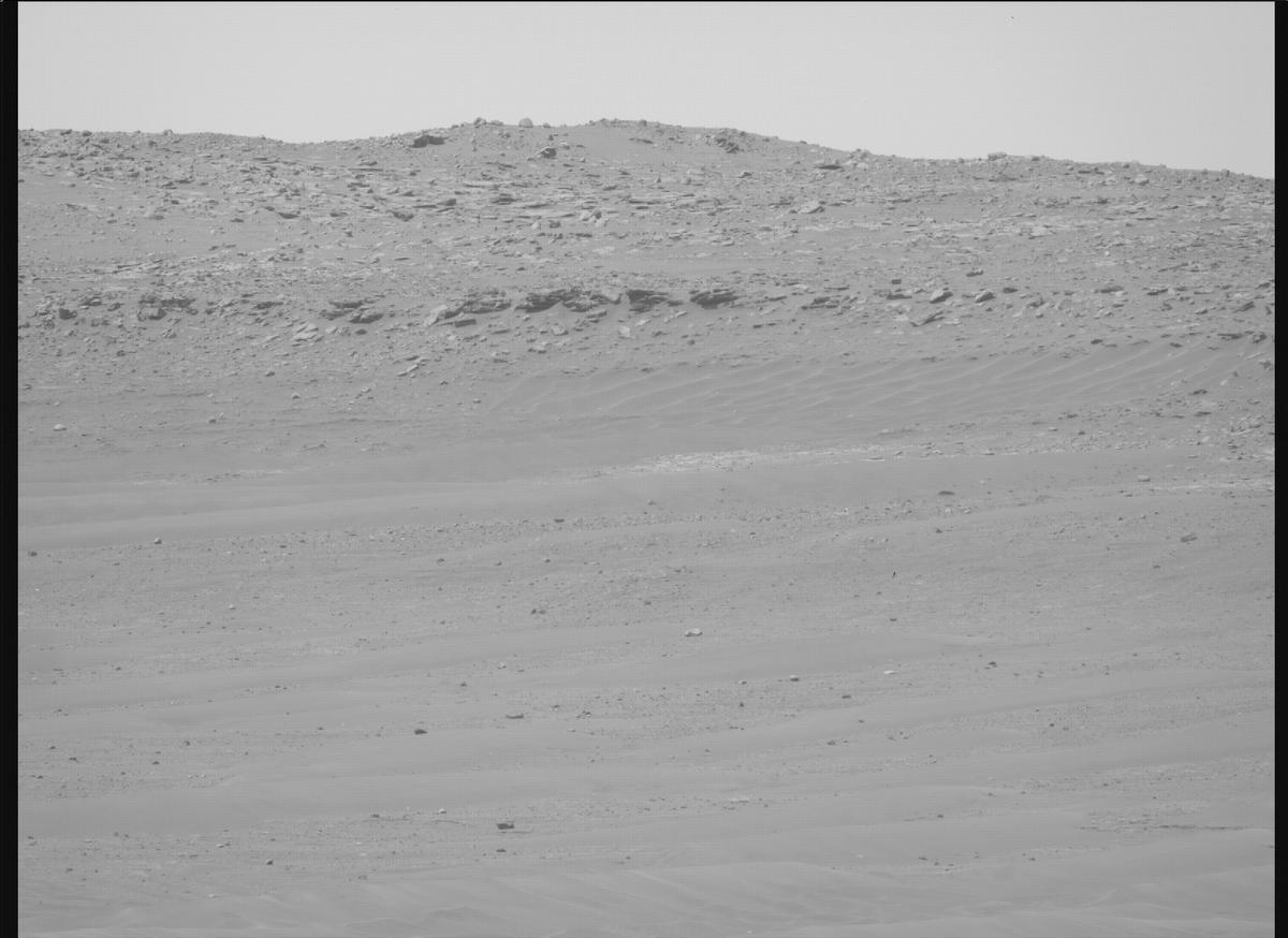 This image was taken by MCZ_RIGHT onboard NASA's Mars rover Perseverance on Sol 673