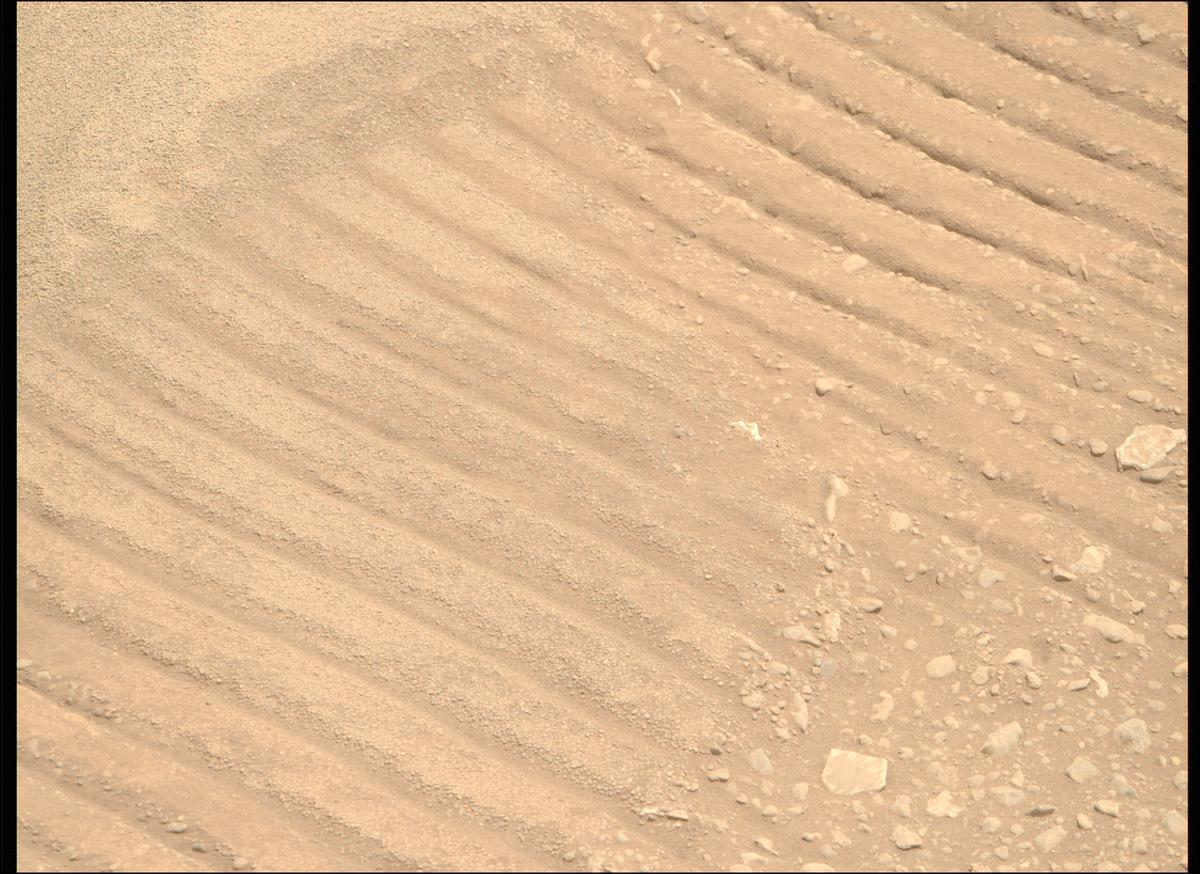 This image was taken by MCZ_RIGHT onboard NASA's Mars rover Perseverance on Sol 674