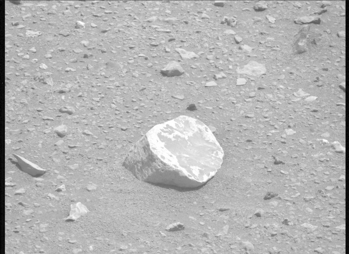 This image was taken by MCZ_LEFT onboard NASA's Mars rover Perseverance on Sol 680