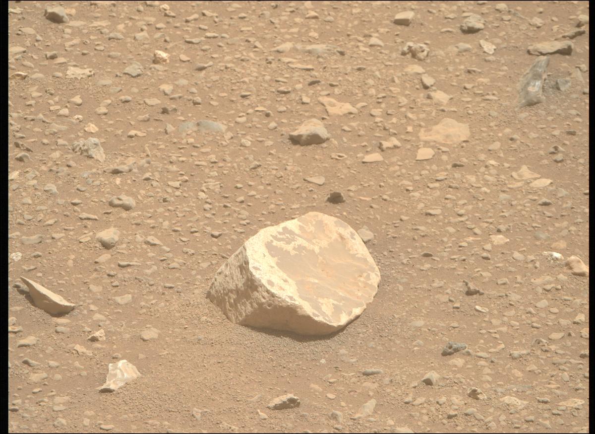 This image was taken by MCZ_RIGHT onboard NASA's Mars rover Perseverance on Sol 680