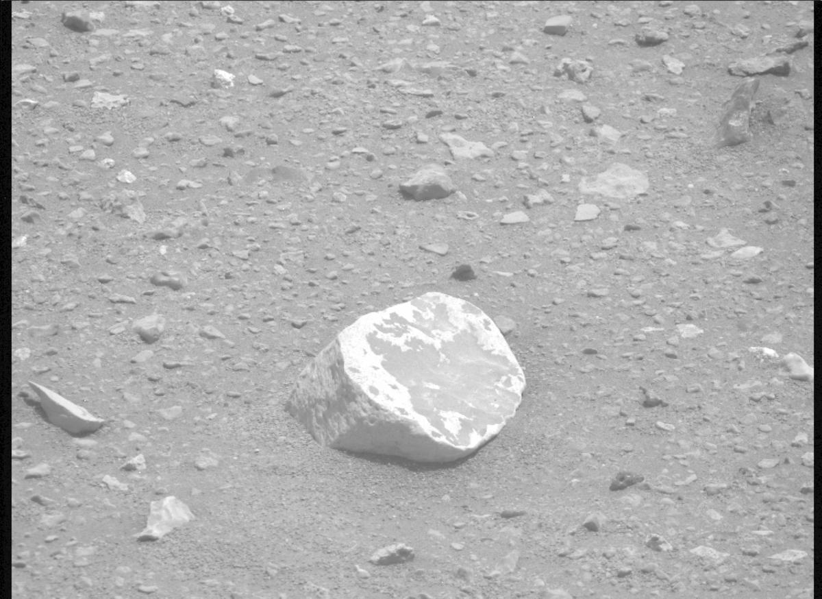 This image was taken by MCZ_RIGHT onboard NASA's Mars rover Perseverance on Sol 680
