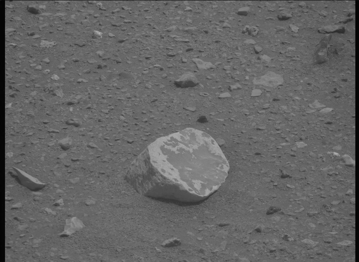 This image was taken by MCZ_RIGHT onboard NASA's Mars rover Perseverance on Sol 680