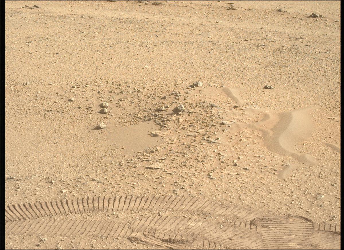 This image was taken by MCZ_LEFT onboard NASA's Mars rover Perseverance on Sol 683