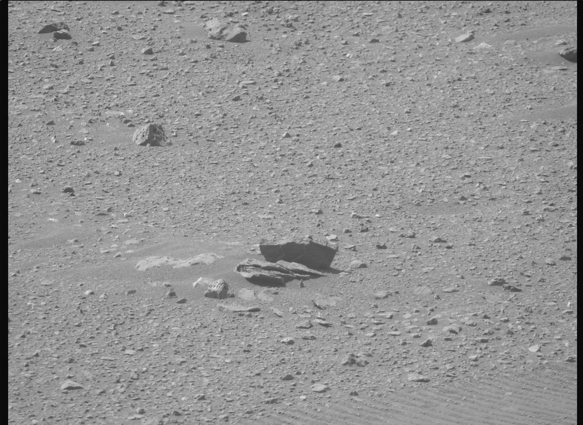 This image was taken by MCZ_RIGHT onboard NASA's Mars rover Perseverance on Sol 689
