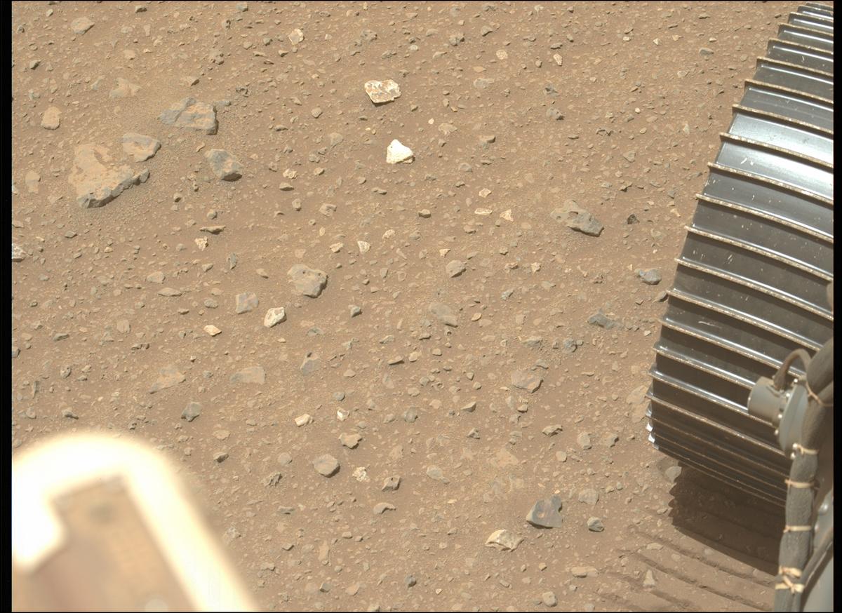 This image was taken by MCZ_LEFT onboard NASA's Mars rover Perseverance on Sol 690