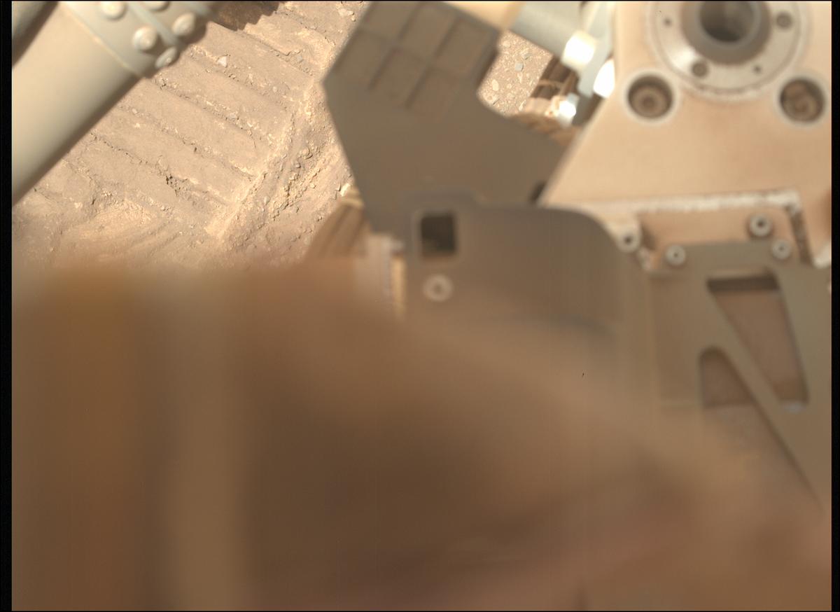 This image was taken by MCZ_RIGHT onboard NASA's Mars rover Perseverance on Sol 690