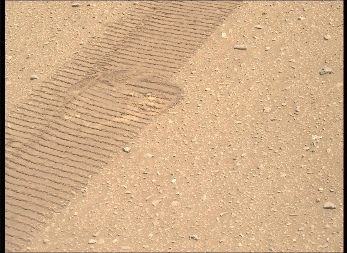 This image was taken by MCZ_RIGHT onboard NASA's Mars rover Perseverance on Sol 690