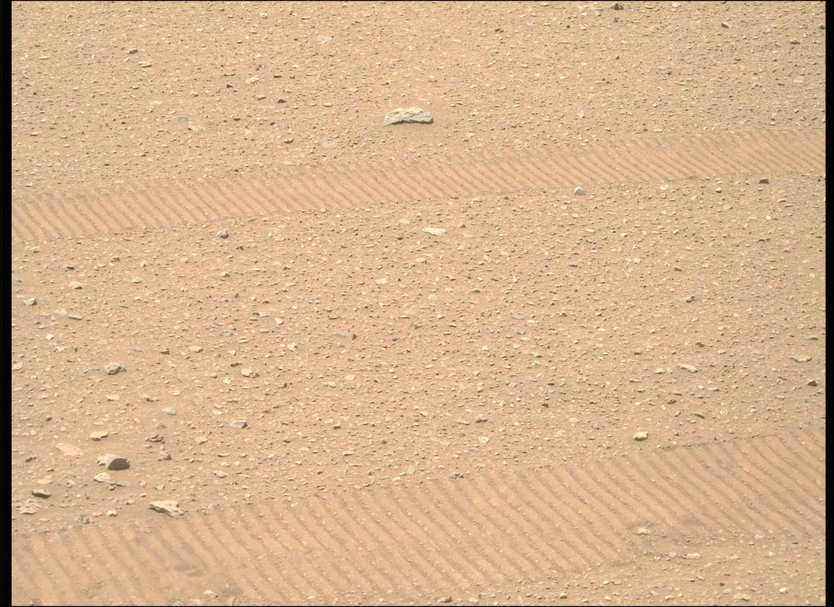 This image was taken by MCZ_RIGHT onboard NASA's Mars rover Perseverance on Sol 690