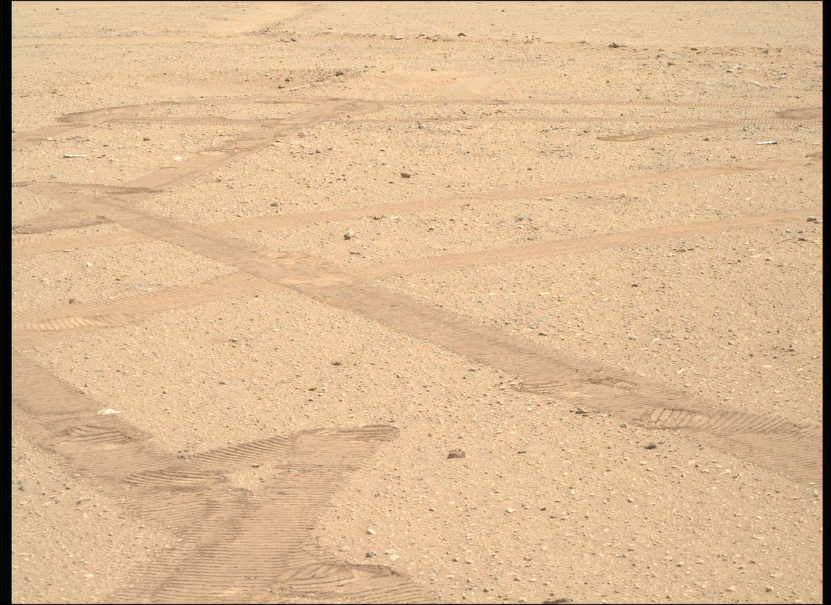 This image was taken by MCZ_RIGHT onboard NASA's Mars rover Perseverance on Sol 690