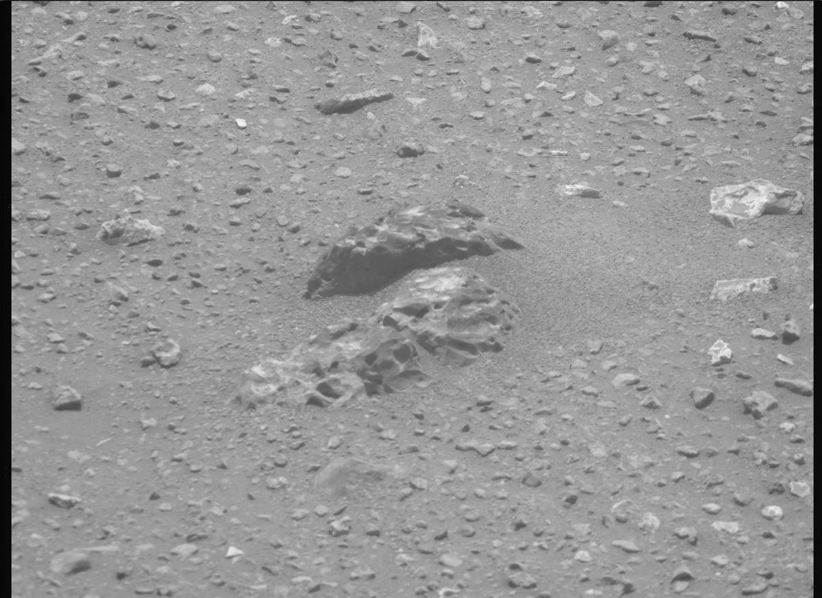 This image was taken by MCZ_RIGHT onboard NASA's Mars rover Perseverance on Sol 691