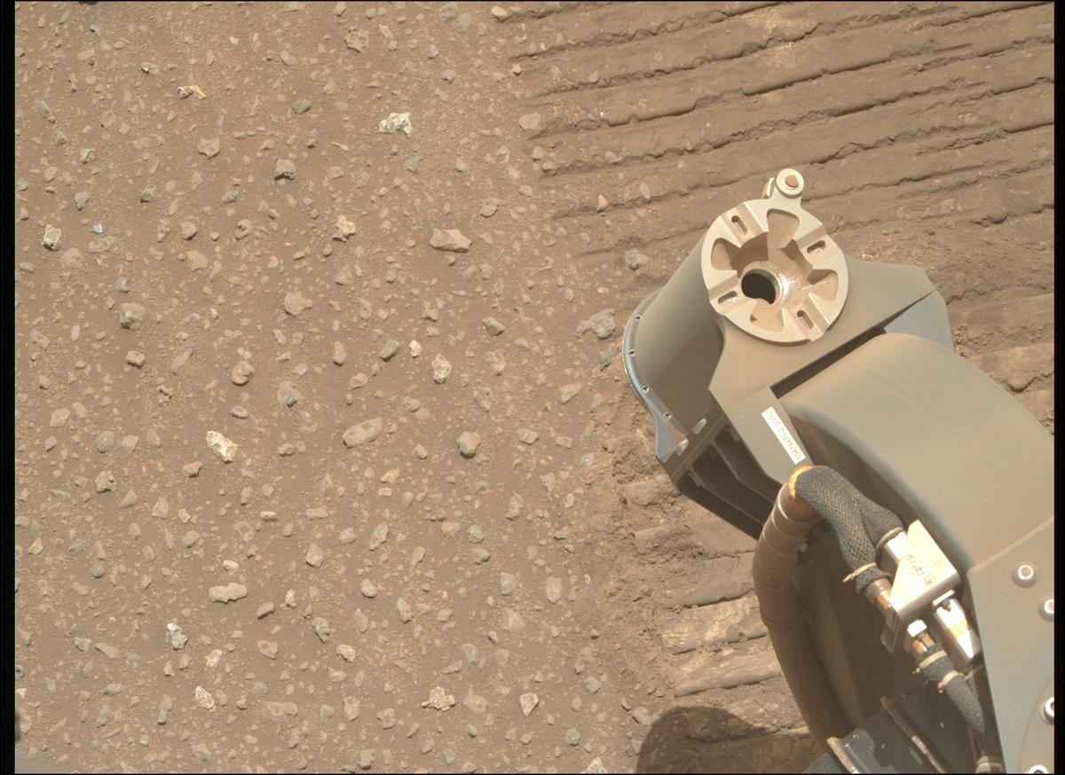 This image was taken by MCZ_RIGHT onboard NASA's Mars rover Perseverance on Sol 692