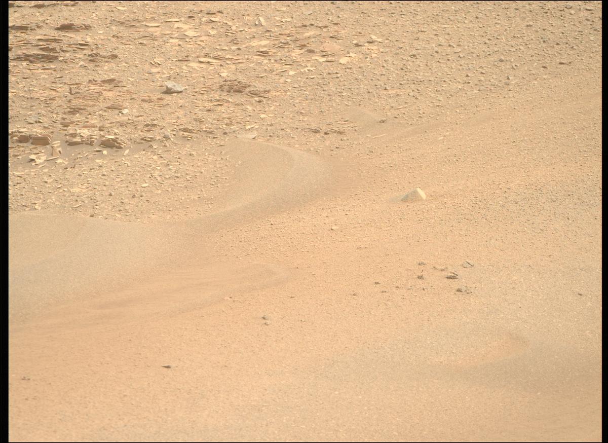 This image was taken by MCZ_RIGHT onboard NASA's Mars rover Perseverance on Sol 695