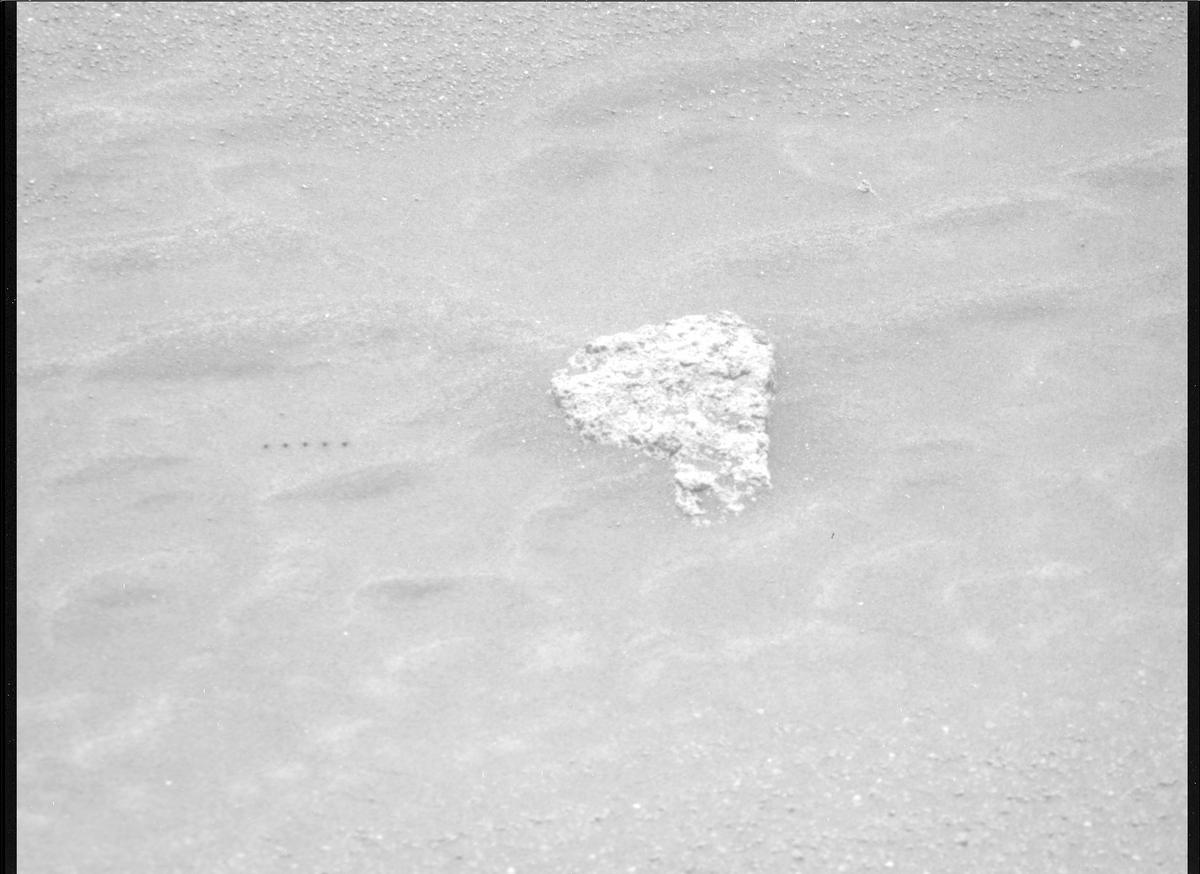 This image was taken by MCZ_RIGHT onboard NASA's Mars rover Perseverance on Sol 695