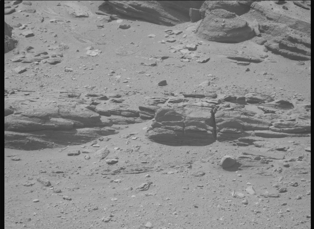 This image was taken by MCZ_RIGHT onboard NASA's Mars rover Perseverance on Sol 696