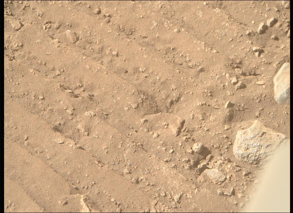 This image was taken by MCZ_RIGHT onboard NASA's Mars rover Perseverance on Sol 700