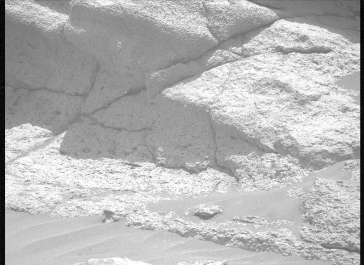 This image was taken by MCZ_RIGHT onboard NASA's Mars rover Perseverance on Sol 700