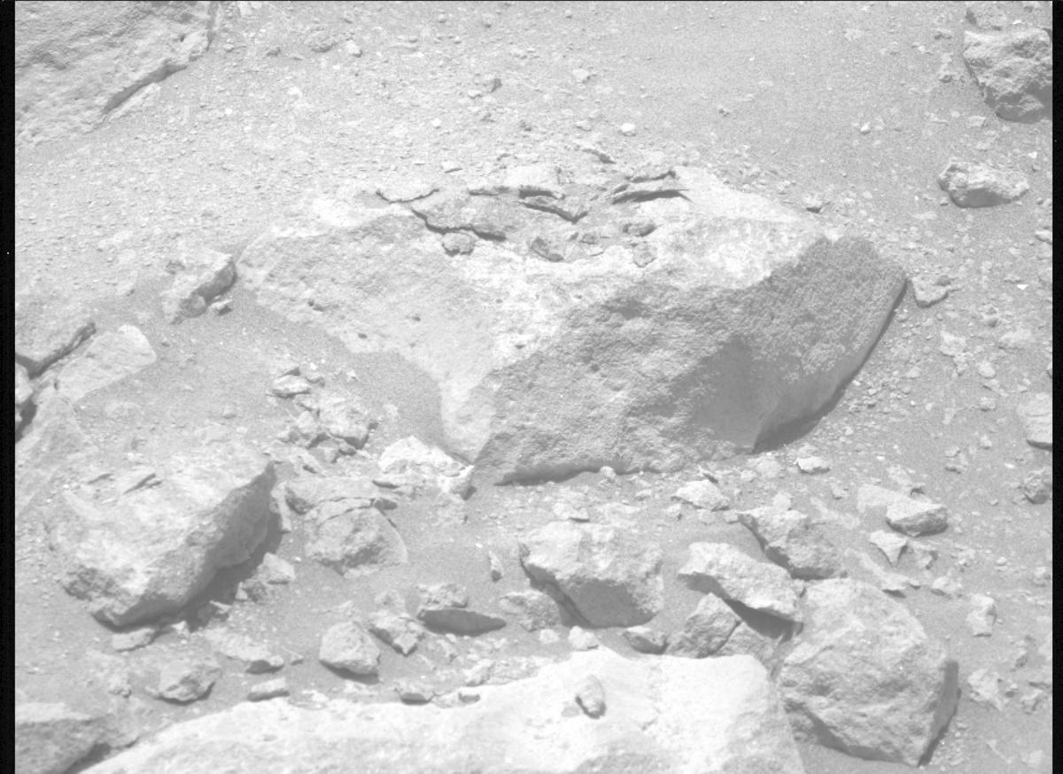 This image was taken by MCZ_LEFT onboard NASA's Mars rover Perseverance on Sol 702