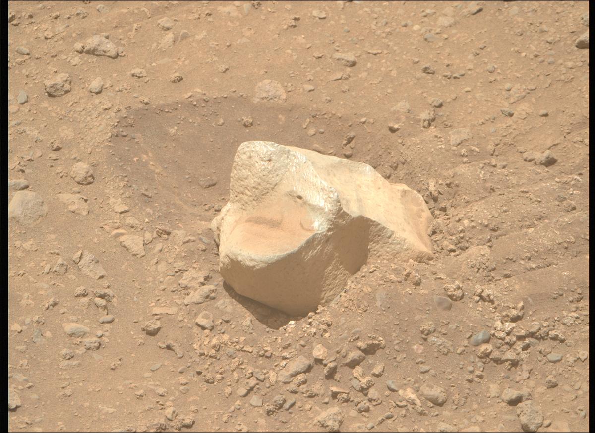 This image was taken by MCZ_RIGHT onboard NASA's Mars rover Perseverance on Sol 702