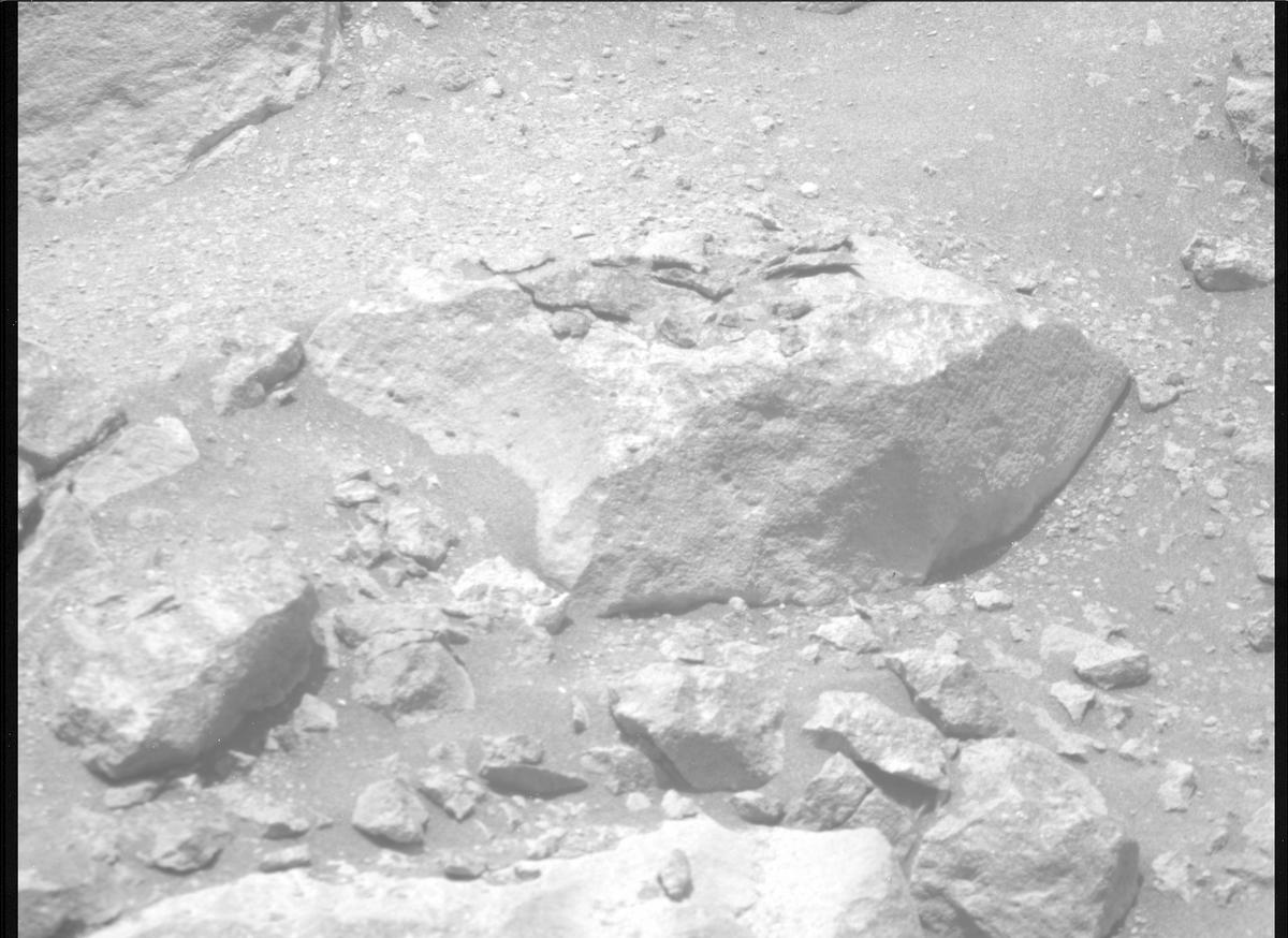 This image was taken by MCZ_RIGHT onboard NASA's Mars rover Perseverance on Sol 702