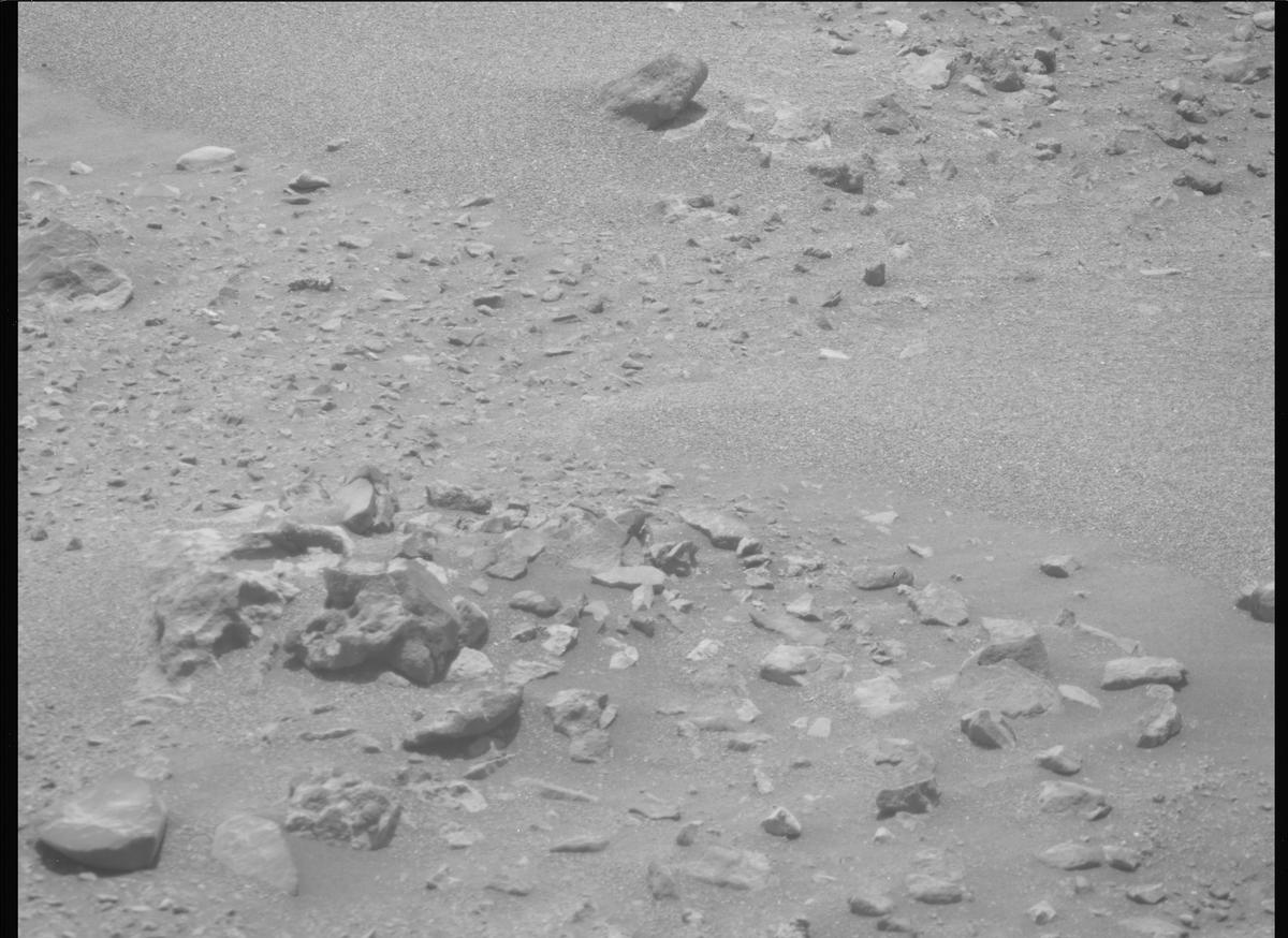 This image was taken by MCZ_RIGHT onboard NASA's Mars rover Perseverance on Sol 704