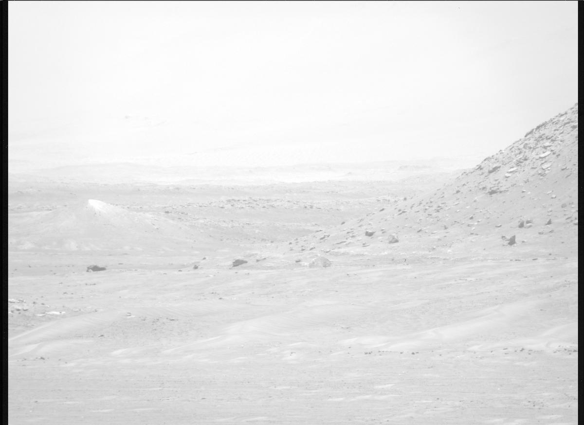 This image was taken by MCZ_RIGHT onboard NASA's Mars rover Perseverance on Sol 706