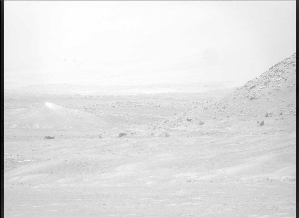 This image was taken by MCZ_RIGHT onboard NASA's Mars rover Perseverance on Sol 706