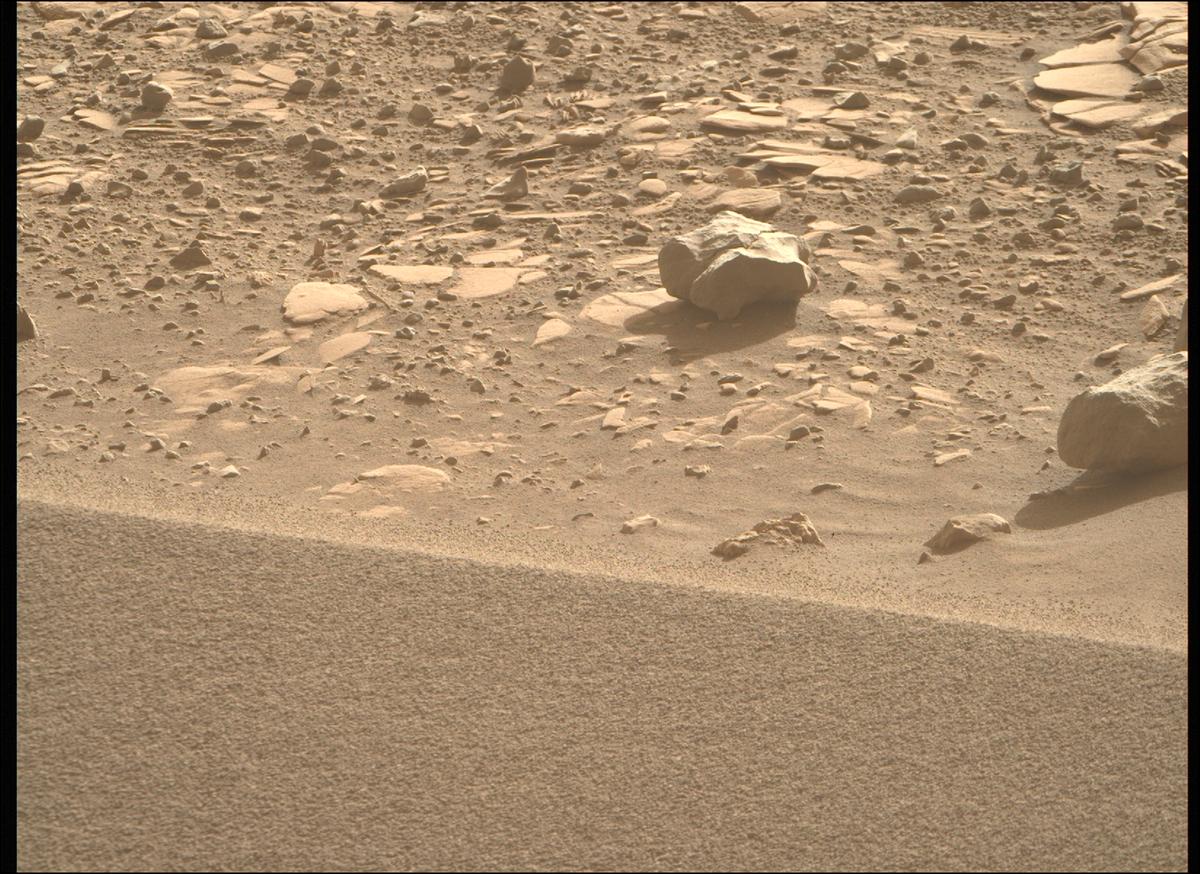 This image was taken by MCZ_RIGHT onboard NASA's Mars rover Perseverance on Sol 707