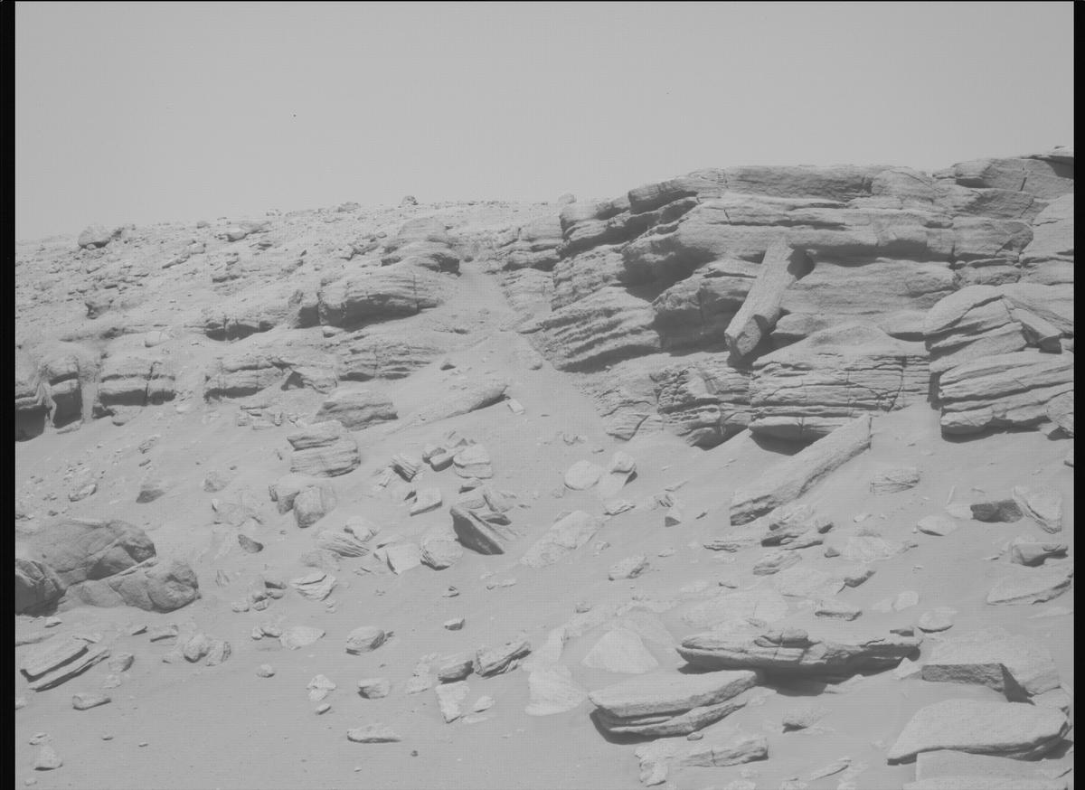 This image was taken by MCZ_LEFT onboard NASA's Mars rover Perseverance on Sol 715