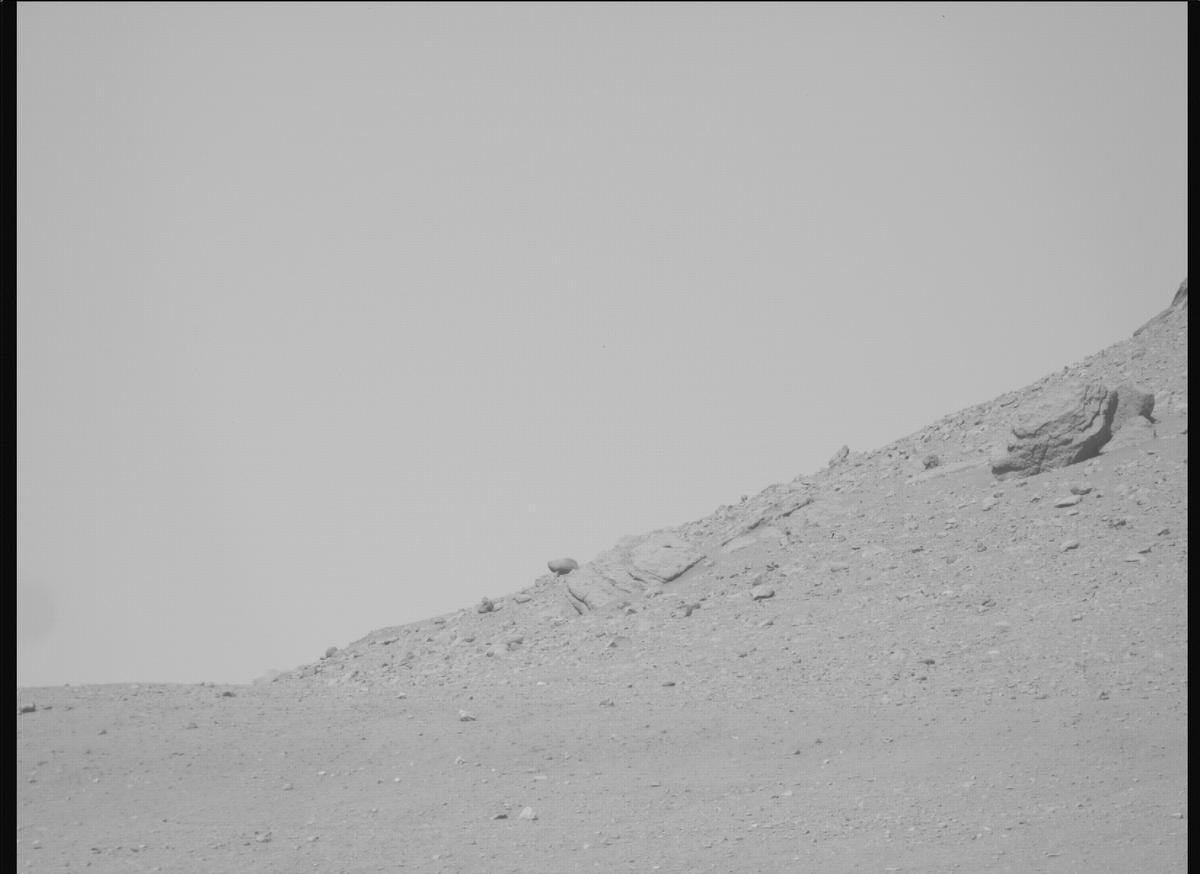 This image was taken by MCZ_RIGHT onboard NASA's Mars rover Perseverance on Sol 715