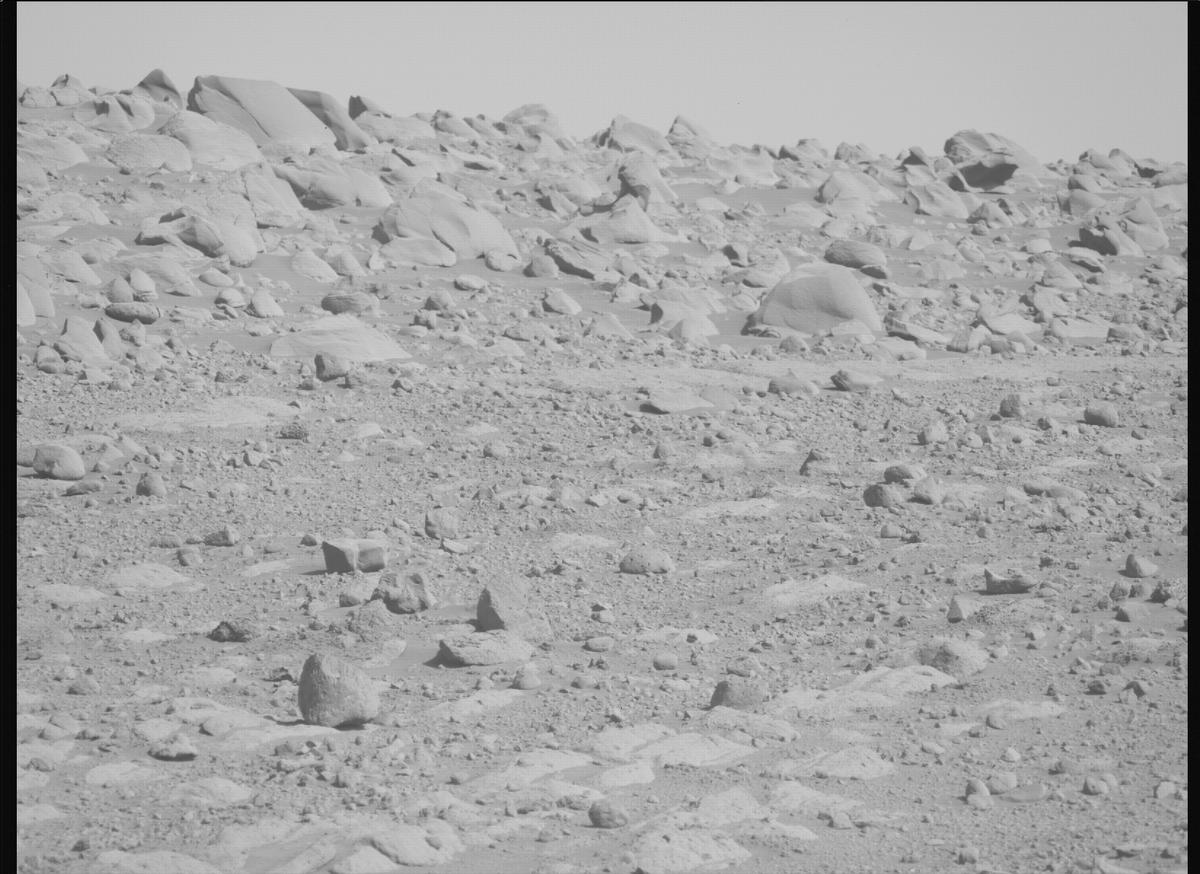 This image was taken by MCZ_LEFT onboard NASA's Mars rover Perseverance on Sol 727