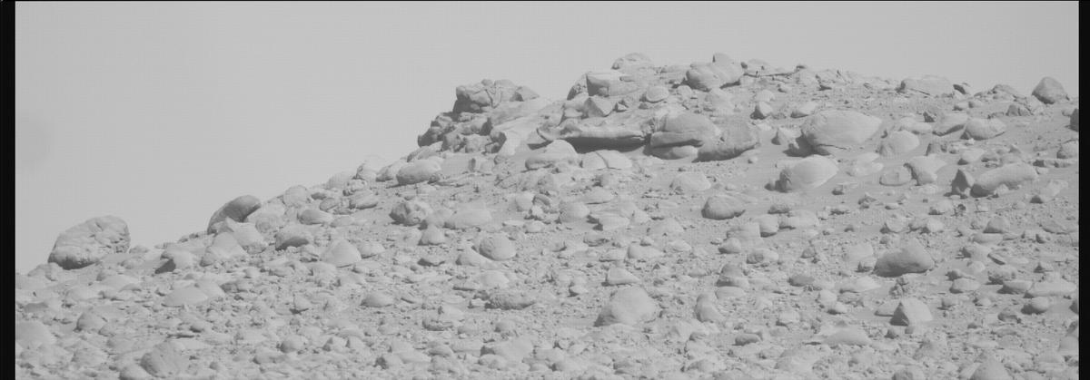 This image was taken by MCZ_RIGHT onboard NASA's Mars rover Perseverance on Sol 727