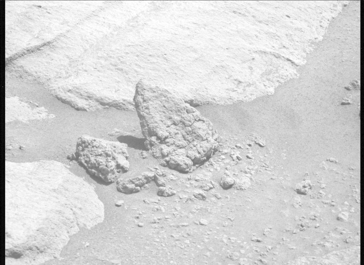 This image was taken by MCZ_LEFT onboard NASA's Mars rover Perseverance on Sol 729