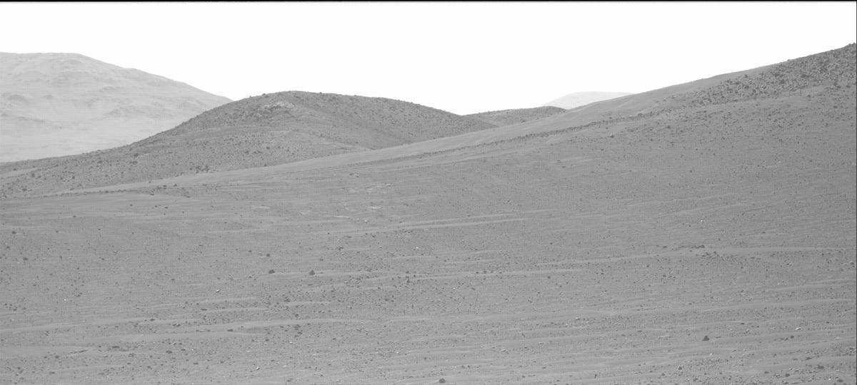 This image was taken by MCZ_RIGHT onboard NASA's Mars rover Perseverance on Sol 729