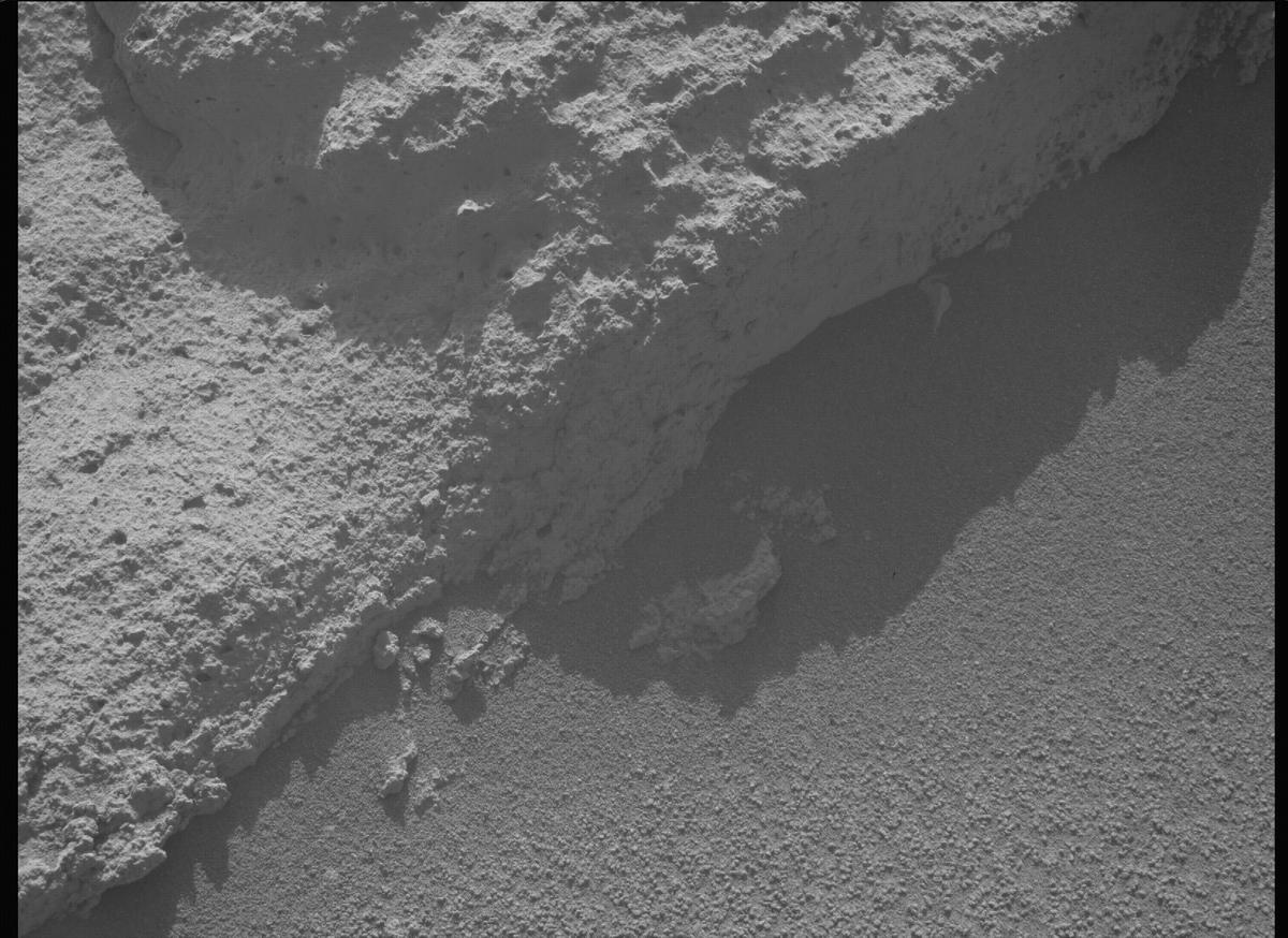 This image was taken by MCZ_RIGHT onboard NASA's Mars rover Perseverance on Sol 736