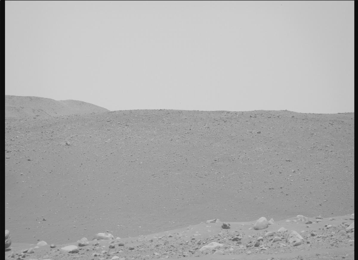 This image was taken by MCZ_RIGHT onboard NASA's Mars rover Perseverance on Sol 737