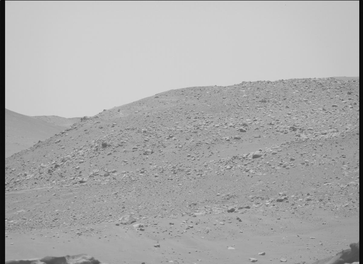 This image was taken by MCZ_RIGHT onboard NASA's Mars rover Perseverance on Sol 737