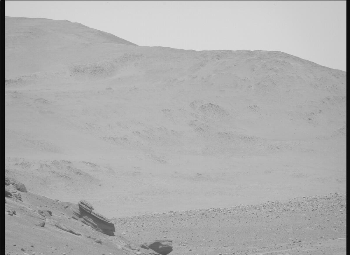 This image was taken by MCZ_RIGHT onboard NASA's Mars rover Perseverance on Sol 737
